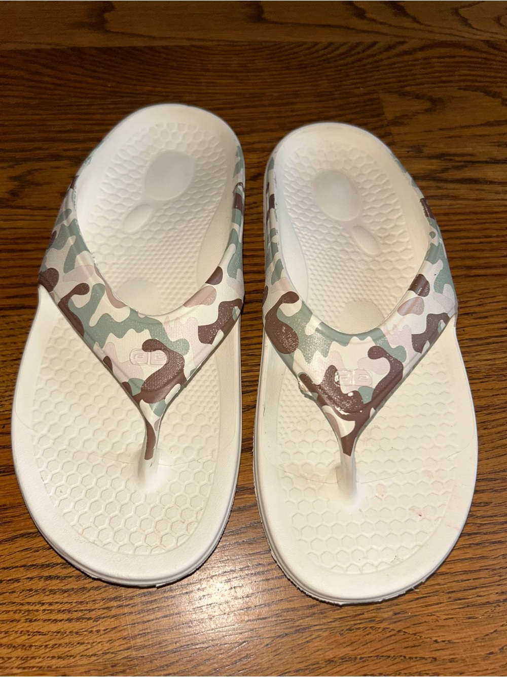 Spenco Fusion 2 Camo Flip Flops Comfort Women’s 9 Men’s 8 Beige Thong Sandal - Picture 9 of 9